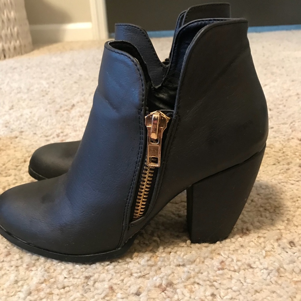 Black bootie heel. Michael Antonio